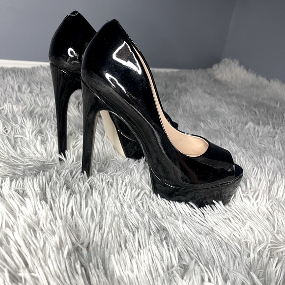 STEVE MADDEN BLACK PATENT CLASSICS HIGH HEELS - Picture 4 of 4